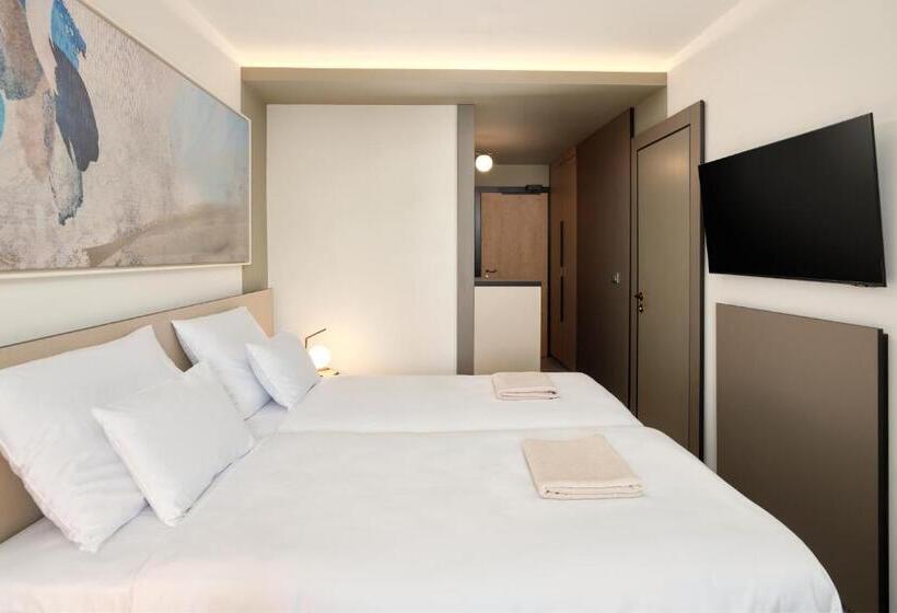 חדר משפחתי, Maistra Select Astarea