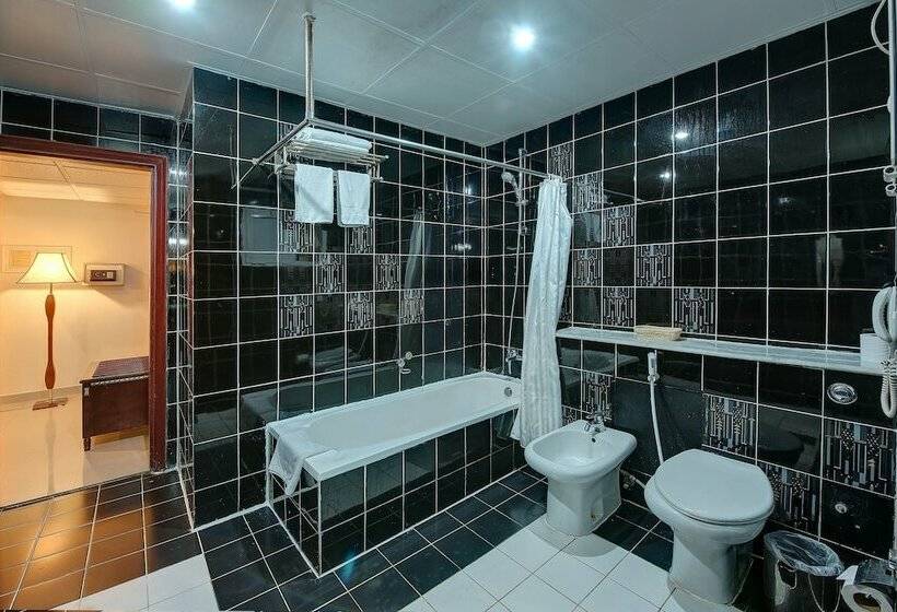 デラックスルーム, Nihal