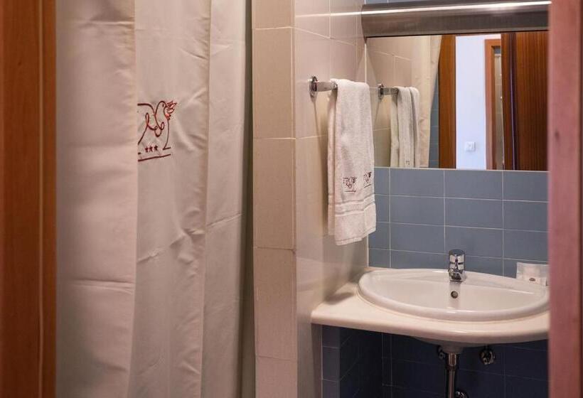 חדר סטנדרט, Pombalense