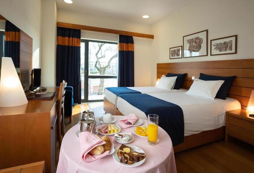 חדר סטנדרט, Pombalense