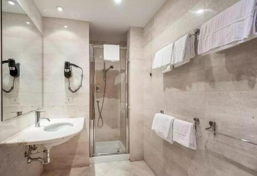 اتاق استاندارد چهار تخته, Rome Airport Hotel Fiumicino