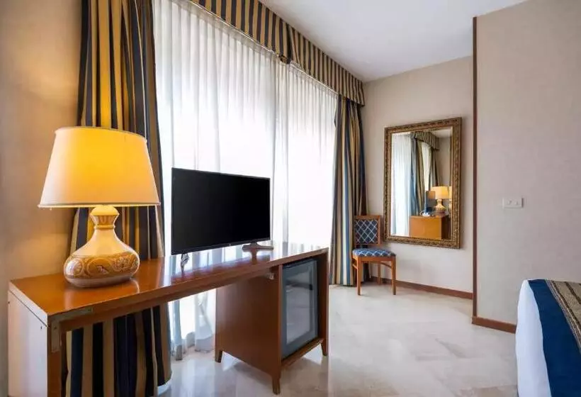اتاق استاندارد چهار تخته, Rome Airport Hotel Fiumicino