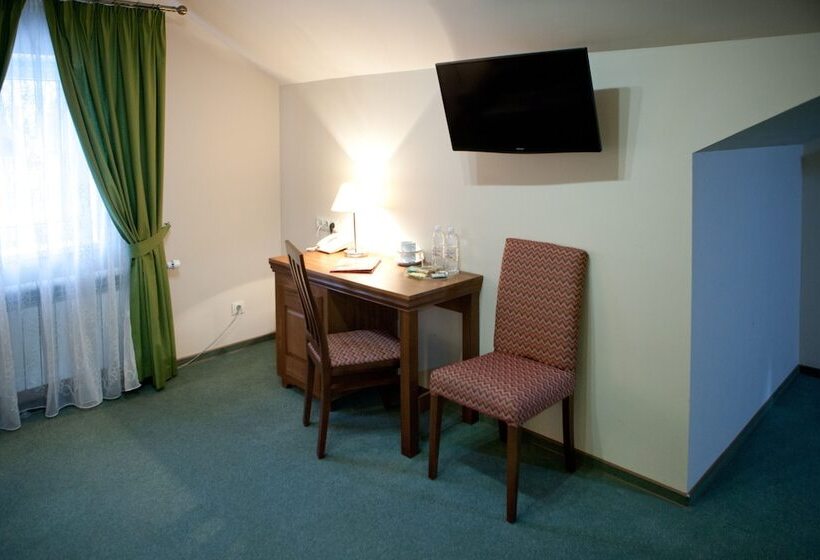 スタンダードスタジオ, Russkaya Derevnya