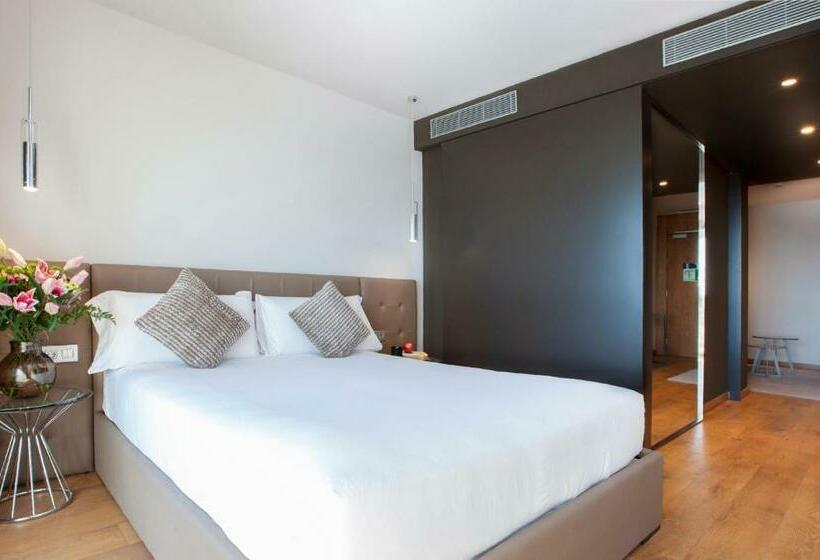 غرفة عائلية, Sb Bcn Events 4 Sup