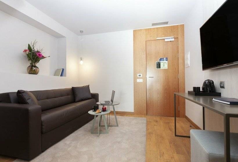 غرفة عائلية, Sb Bcn Events 4 Sup