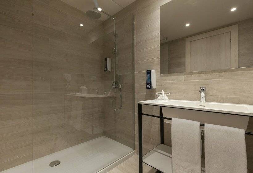 غرفة عائلية, Sb Bcn Events 4 Sup