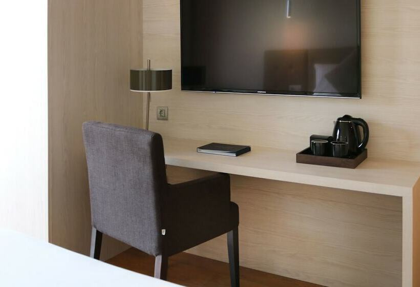 جناح جونيور, Sb Bcn Events 4 Sup