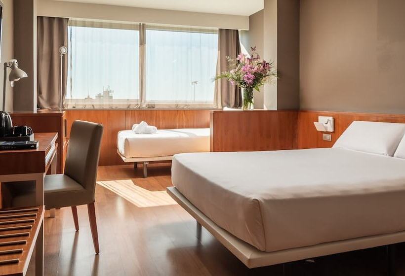 标准三人间, Sb Bcn Events 4 Sup