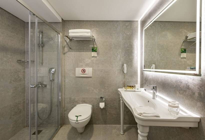 Family Room, Yasmak Sultan