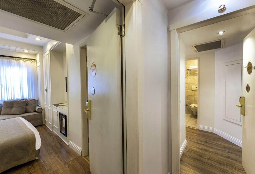 اتاق خانوادگی, Yasmak Sultan