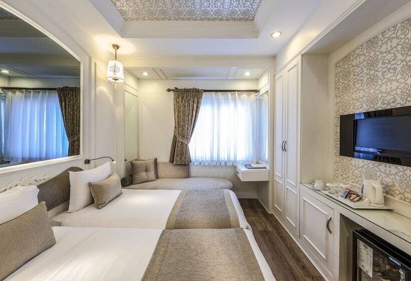 Family Room, Yasmak Sultan