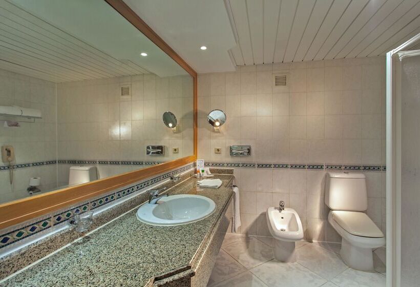 اتاق سوپریور با چشم‌انداز استخر, Pickalbatros Golf Beach Resort