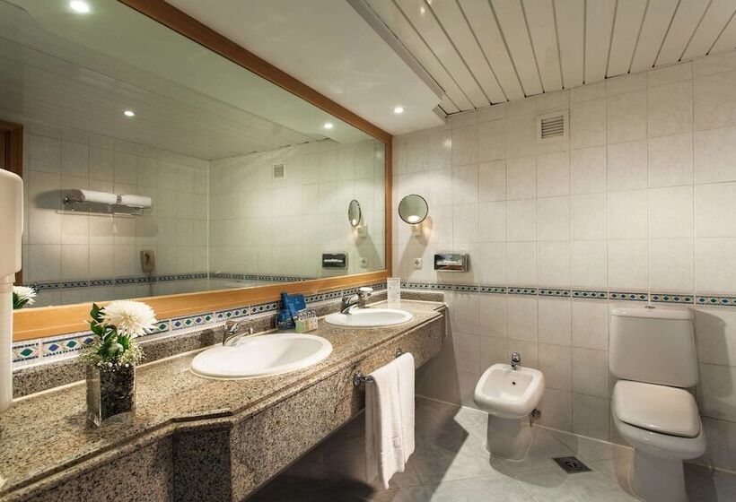 اتاق سوپریور با چشم‌انداز استخر, Pickalbatros Golf Beach Resort