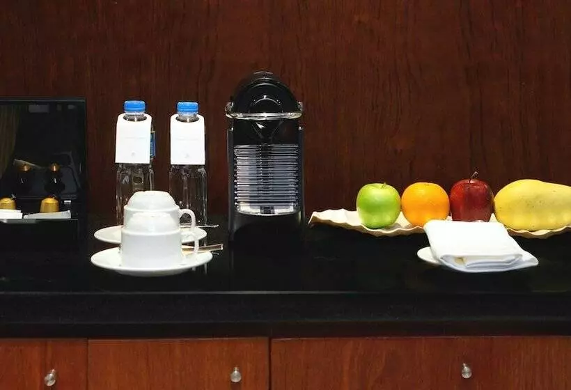 سوئیت با چشمانداز, New Coast Hotel Manila