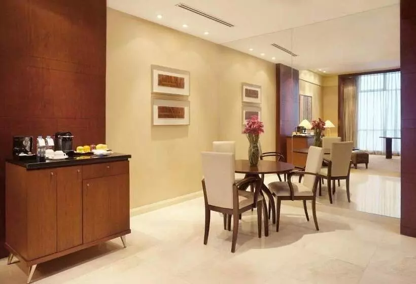 سوئیت با چشمانداز, New Coast Hotel Manila