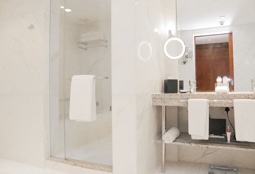 سوئیت پریمیوم, New Coast Hotel Manila