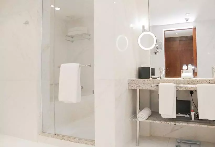 سوئیت پریمیوم, New Coast Hotel Manila