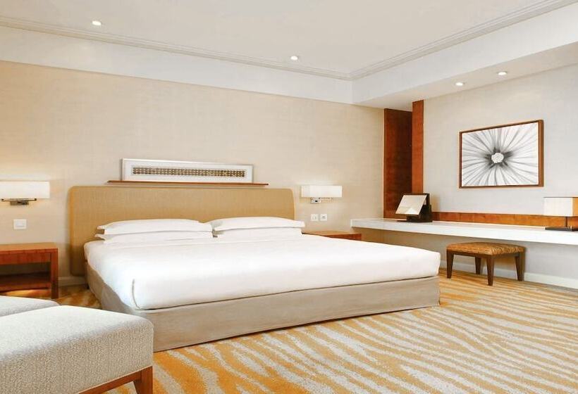 سوئیت پریمیوم, New Coast Hotel Manila