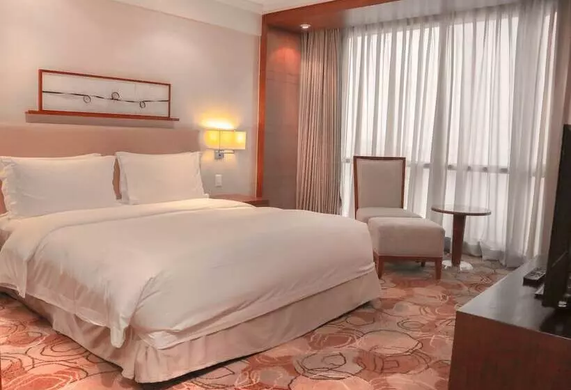 سوئیت پریمیوم, New Coast Hotel Manila