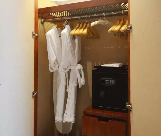 اتاق سوپریور, New Coast Hotel Manila
