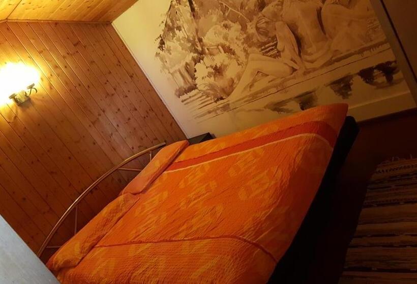 Номер Стандарт Четырехместный Совместный Санузел, Pensione Cari