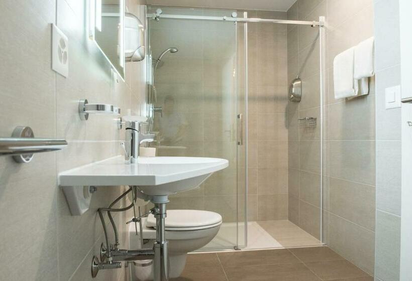 סוויטה משפחתית, Hôtel La Croix Blanche