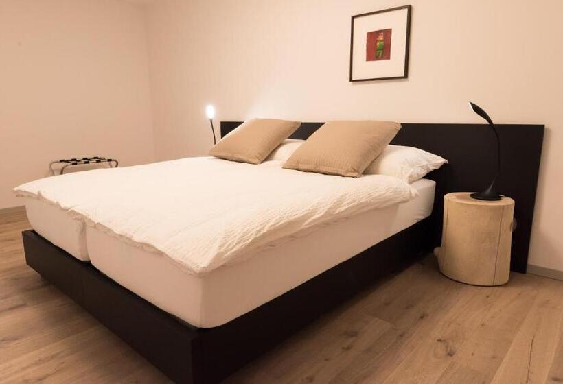 דירת חדר, Hôtel La Croix Blanche