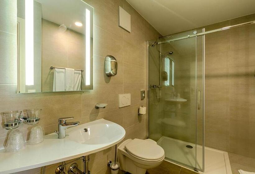 סוויטה משפחתית, Hôtel La Croix Blanche