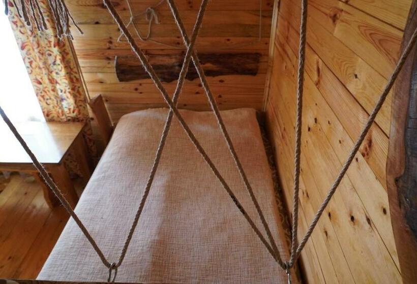 اتاق کلاسیک چهارنفره, Kostel House