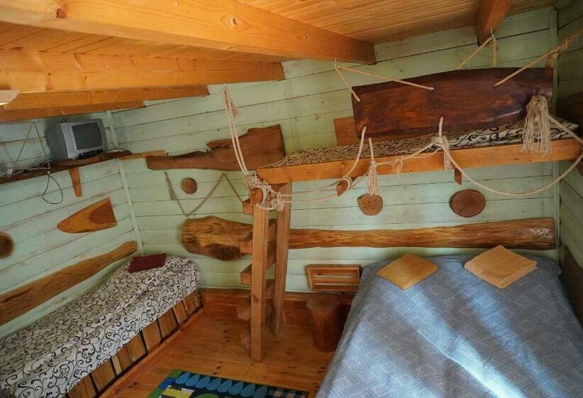 اتاق کلاسیک چهارنفره, Kostel House