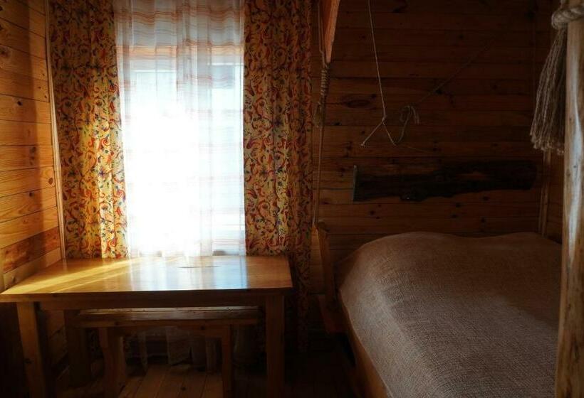 اتاق کلاسیک چهارنفره, Kostel House