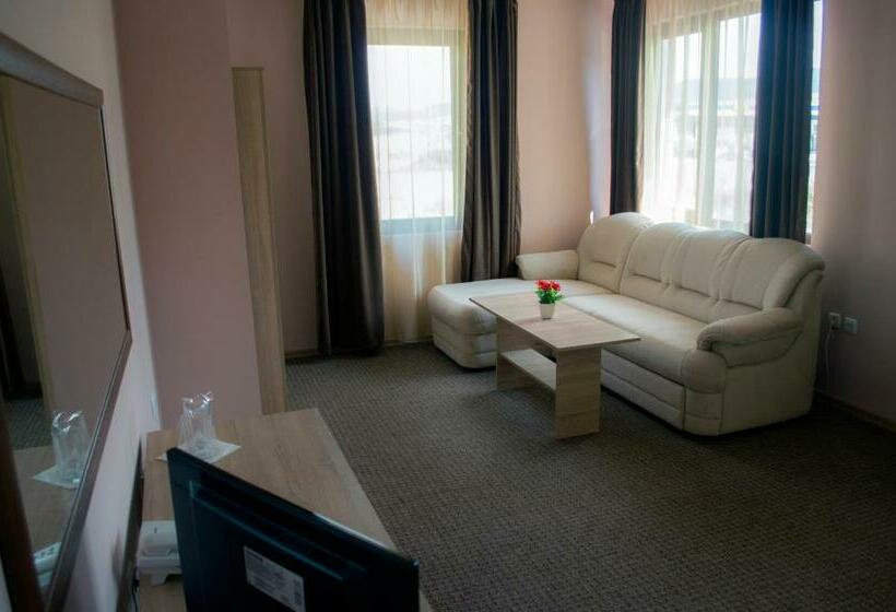 带1个卧室的带阳台的公寓, Maribel Spa