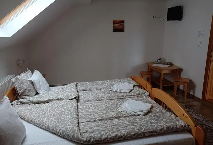 Standard-huone Jaettu Kylpyhuone, Nárcisz B&b