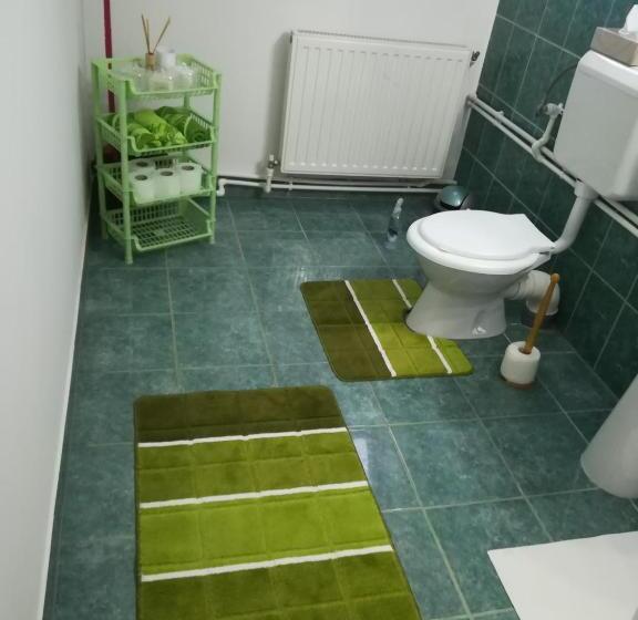 חדר סטנדרט לשלושה עם חדר אמבטיה משוף, Nárcisz B&b