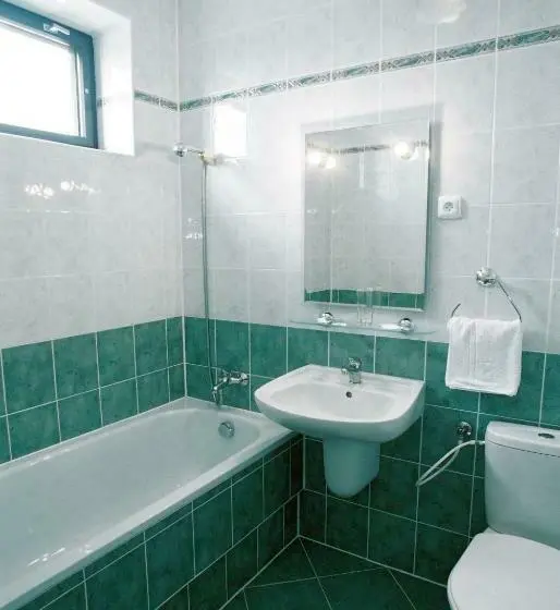 Standard Kolmen Hengen Huone, Park Hotel Tartuf