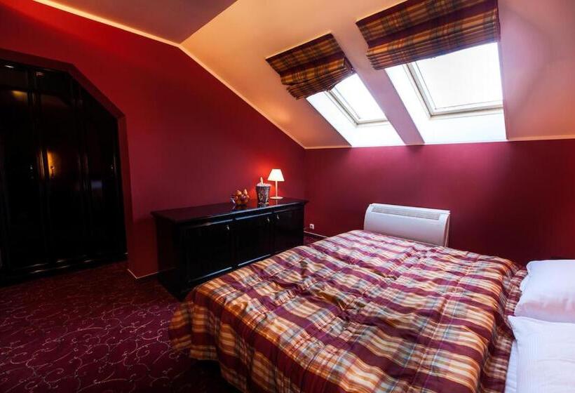 سوییت لوکس, Park Hotel Tartuf