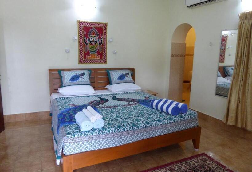 Люкс, Cardamom House