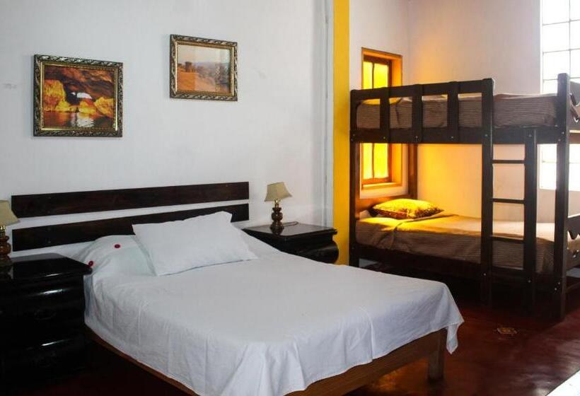 بنجلو قياسى, Casa Del Gringo