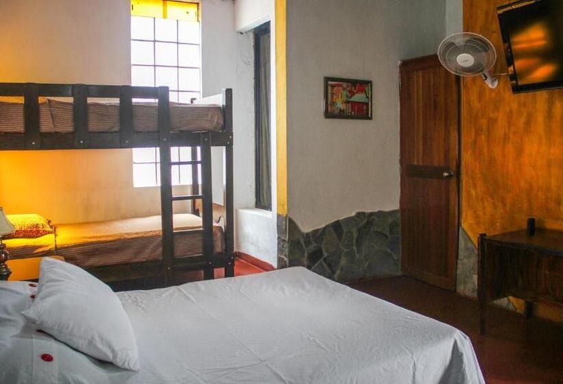 بنجلو قياسى, Casa Del Gringo