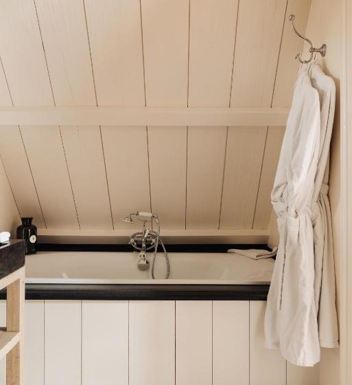 带大床的豪华间, Inn On The Lake