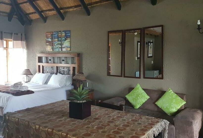 חדר סטנדרט נוף לבריכה, Warembo Lodge