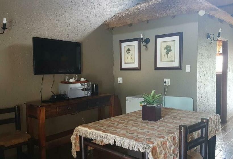 Номер Стандарт Вид на Бассейн, Warembo Lodge
