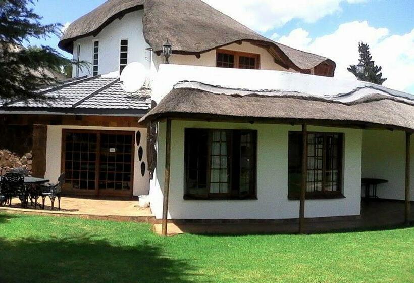 חדר סטנדרט נוף לבריכה, Warembo Lodge