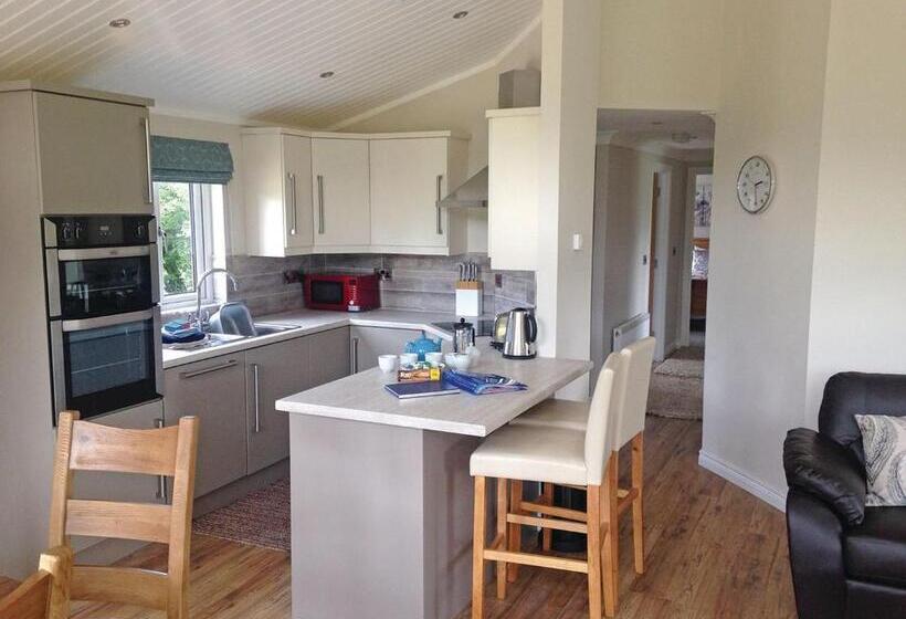 Дом 3 Спальни, Langmere Lakes Lodges