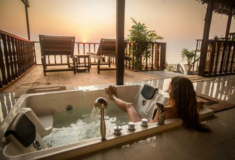 חדר דלוקס עם מרפסת נוף לים, The Cape Goa