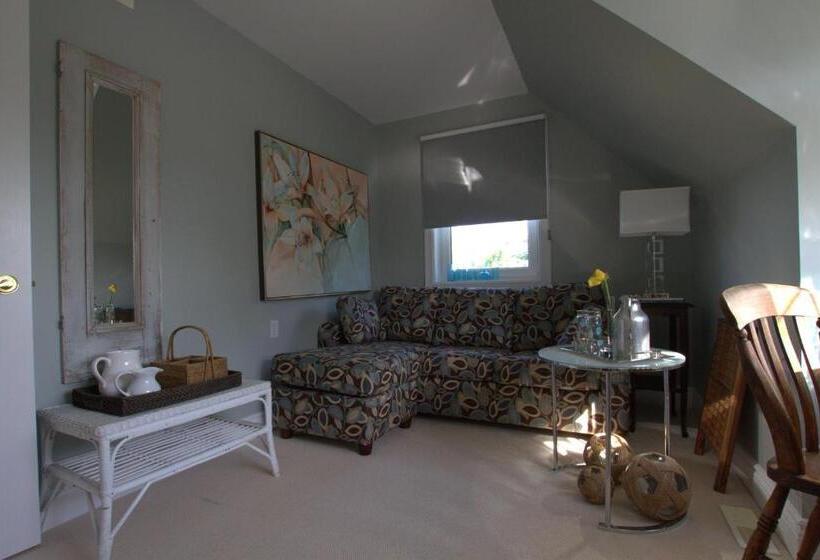 豪华套房, The Empty Nest B & B