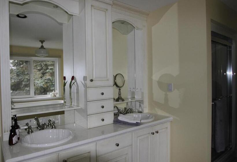 带大床的豪华间, The Empty Nest B & B