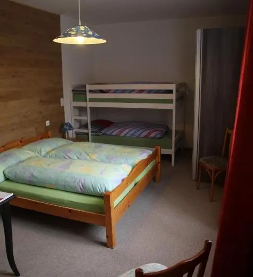 スタンダード４人部屋, De Commune