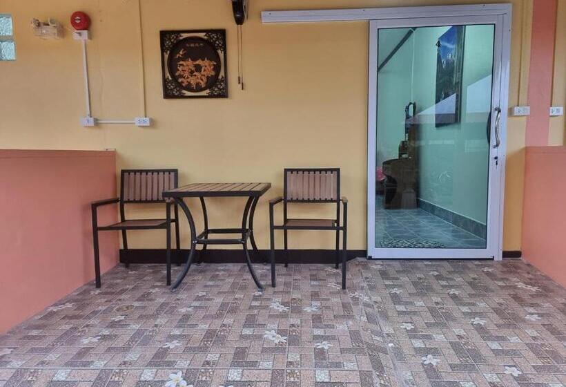 Habitació Quàdruple Estàndard, Baan Sabaijai Resort & Omsorgssenter