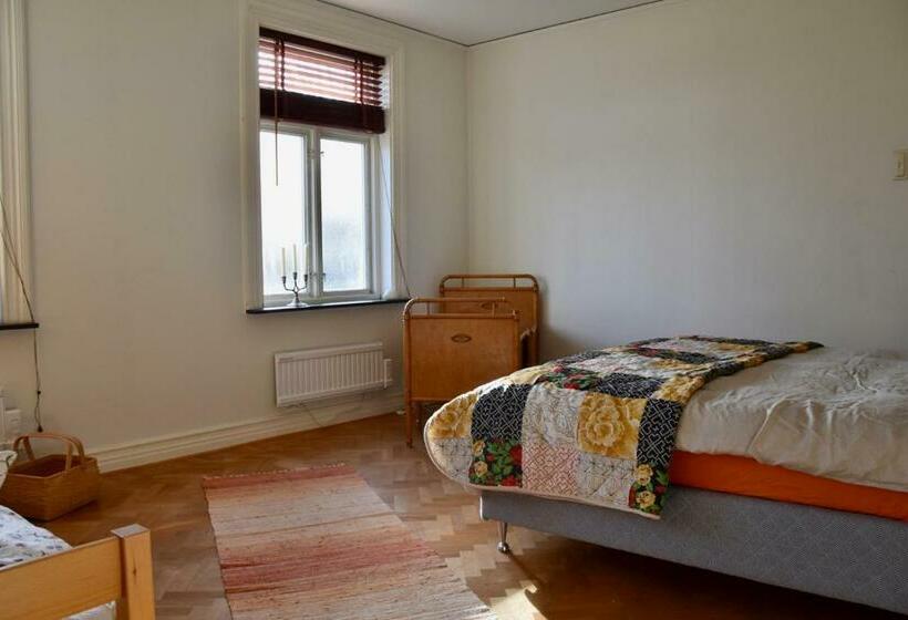 חדר משפחתי, Mooi! Gula Huset